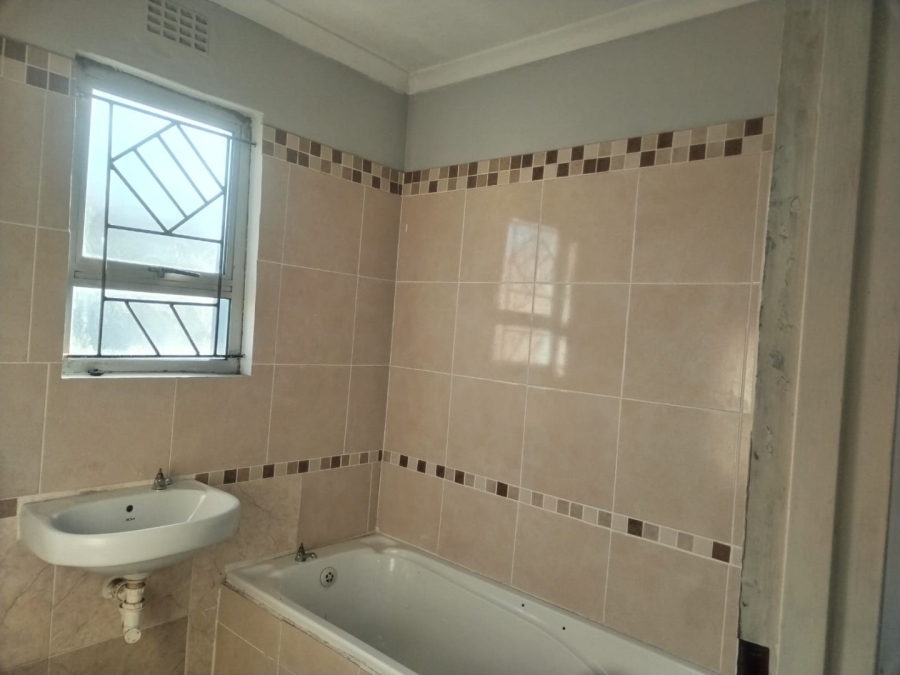 2 Bedroom Property for Sale in Mxolisi Phetani Western Cape